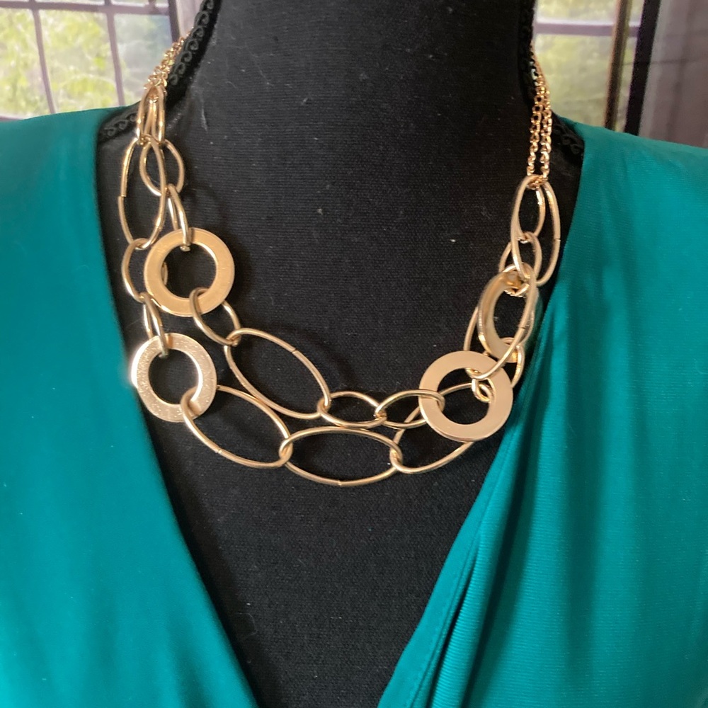 Beautiful gold colored jewelry set